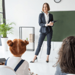 Sérgio Bento De Araújo mostra como a formação empreendedora em escolas públicas prepara jovens para inovar e transformar.