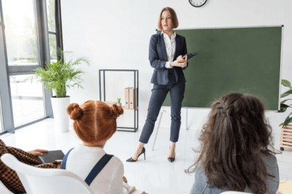 Sérgio Bento De Araújo mostra como a formação empreendedora em escolas públicas prepara jovens para inovar e transformar.