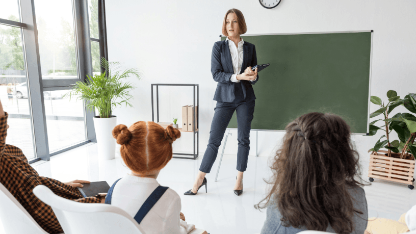 Sérgio Bento De Araújo mostra como a formação empreendedora em escolas públicas prepara jovens para inovar e transformar.