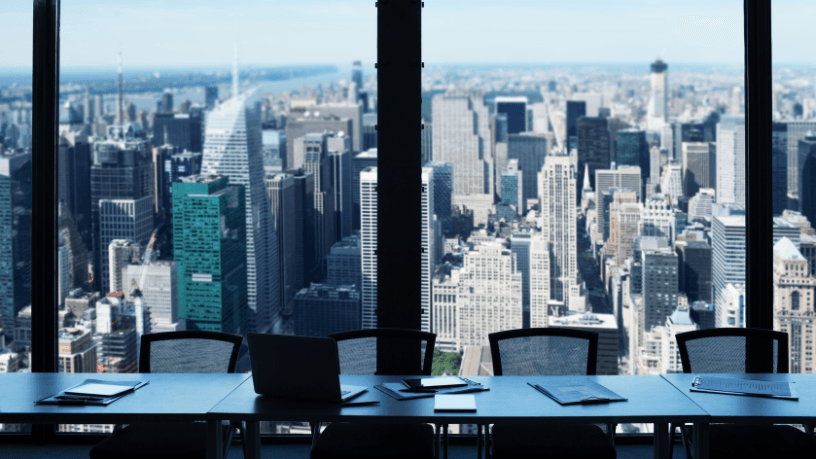 Escritórios modernos combinam tecnologia e adaptação às novas rotinas, explica Alex Nabuco dos Santos.