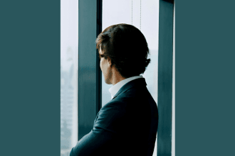 Ian dos Anjos Cunha apresenta reflexões sobre como líderes podem cultivar curiosidade contínua em times adultos na era das mentes inquietas.