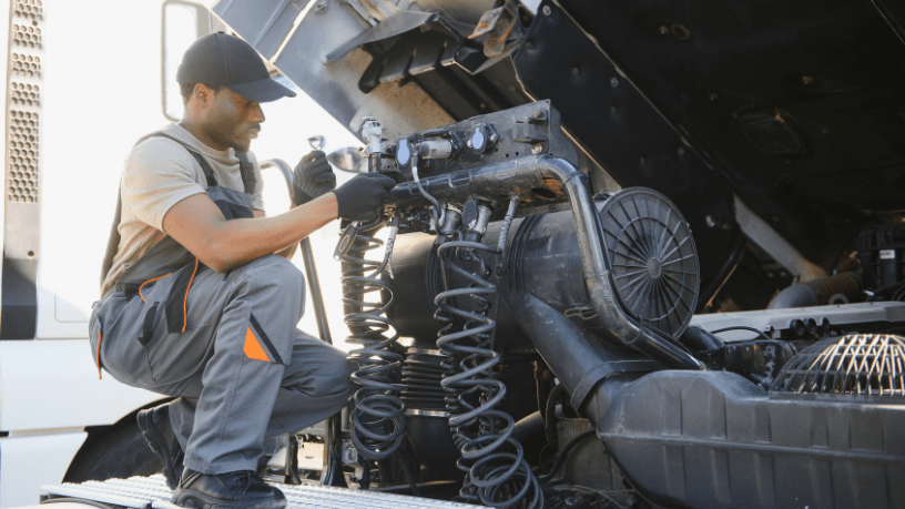 Teciomar Ábila apresenta a nova geração de motores, unindo tecnologia avançada e desempenho extremo.