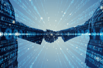 Gustavo Morceli analisa quais competências digitais as escolas precisam desenvolver em seus estudantes até 2030 para formar cidadãos críticos, preparados e inovadores.