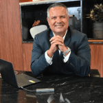 Projetos de infraestrutura bem executados criam previsibilidade, reduzem riscos e aumentam a atratividade econômica dos territórios, como destaca Elmar Juan Passos Varjão Bomfim.